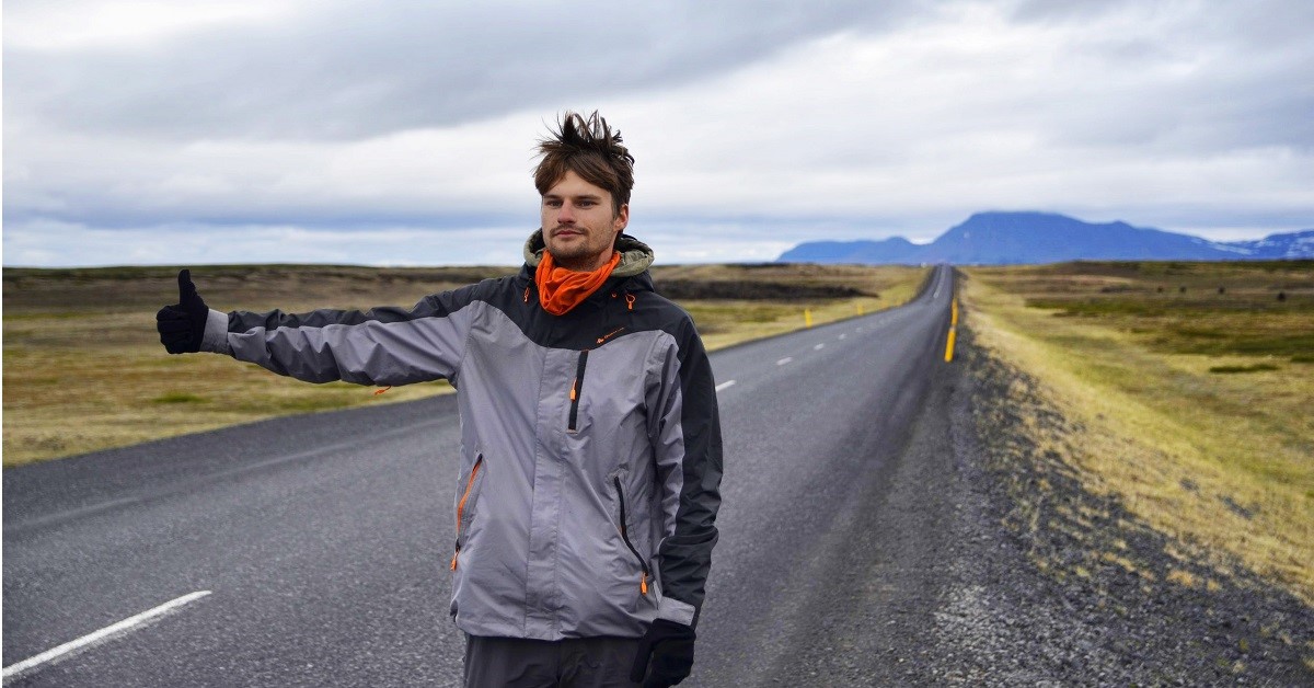 Vitalij, il viaggiatore che in 3 anni ha percorso 75.000 chilometri in autostop senza soldi.