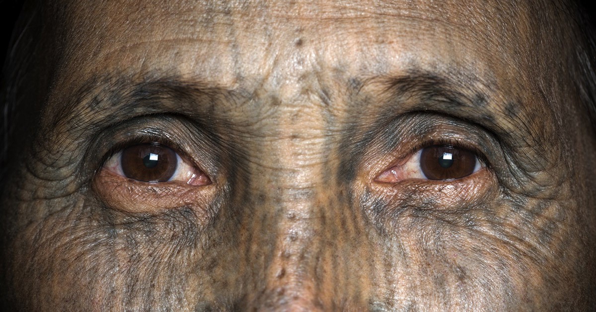 Myanmar Per molte generazioni, le donne dei paesi della provincia di Chin si sono tatuate il viso come simbolo di forza e bellezza. La pratica dei tatuaggi sul viso nell’antica Birmania fu proibita negli anni ’60 del secolo scorso. Per questo oggigiorno solo le donne più anziane hanno questo tipo di disegni sul viso. 