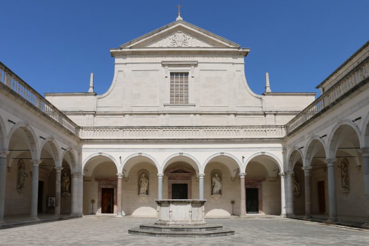 Cassino,_Abbazia_di_Montecassino_-_Exterior_015