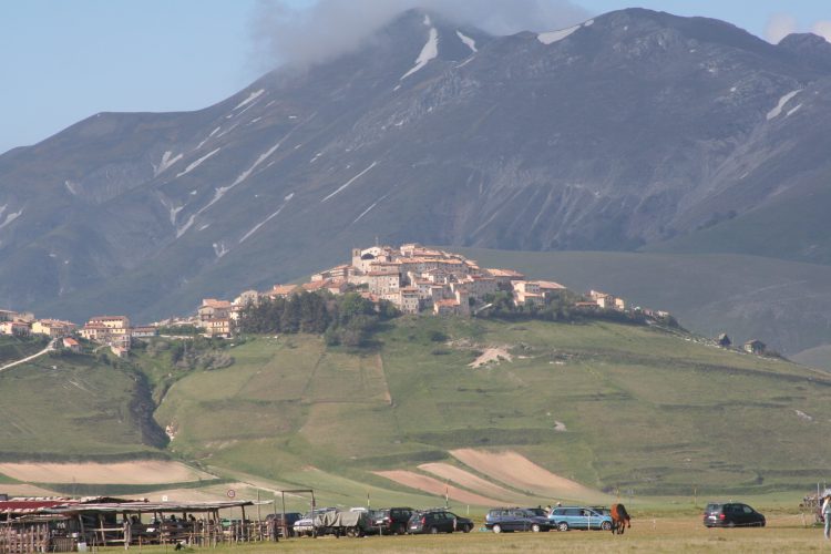 Castelluccio_di_Norcia_-_panoramio_(8)