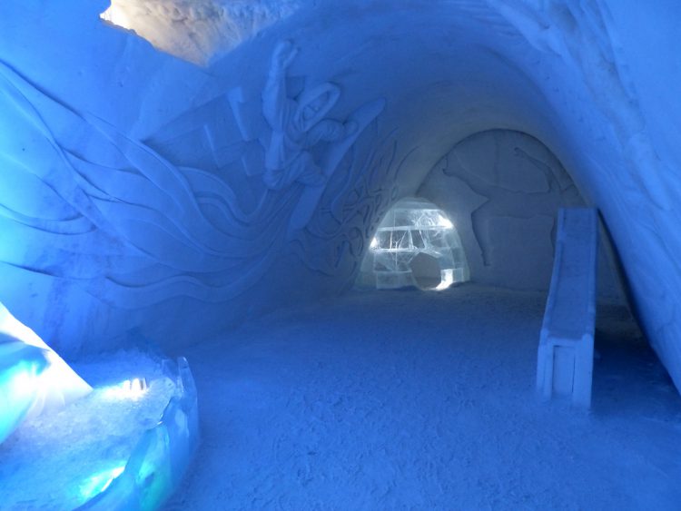 LumiLinna_SnowCastle_2012,_sports_theme