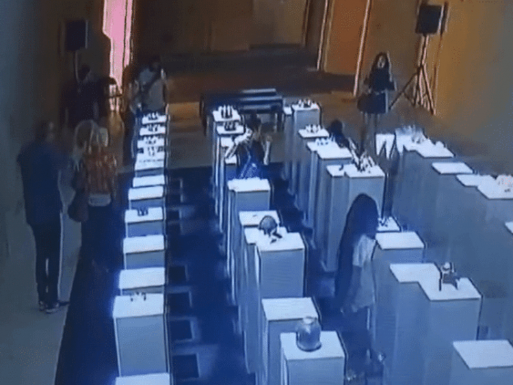 6 opere d’arte inestimabili rovinate dai turisti sbadati