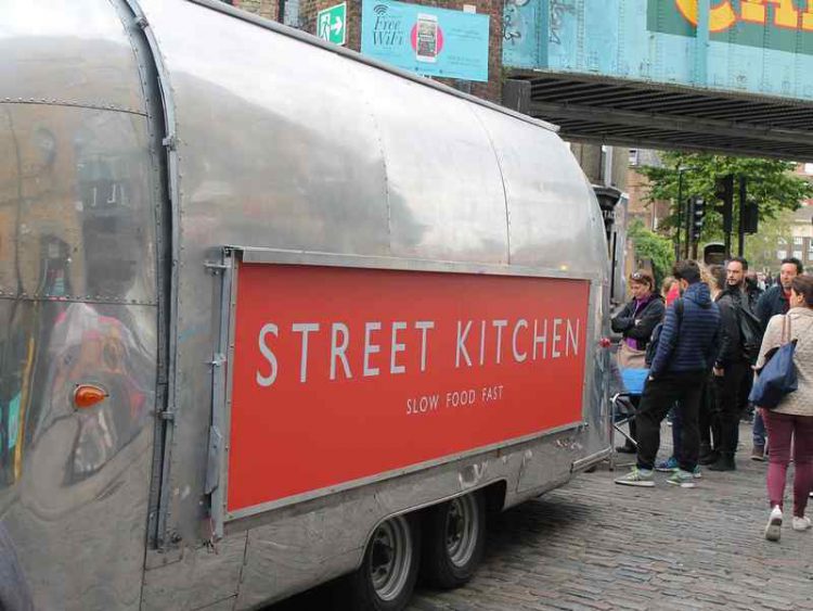  scopri il caratteristico mercato di Camden Town