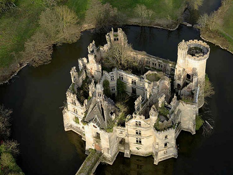 Château de la Mothe-Chandeniers: