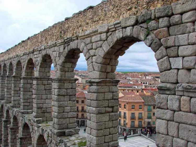 Segovia, scopri l'affascinante città spagnola--
