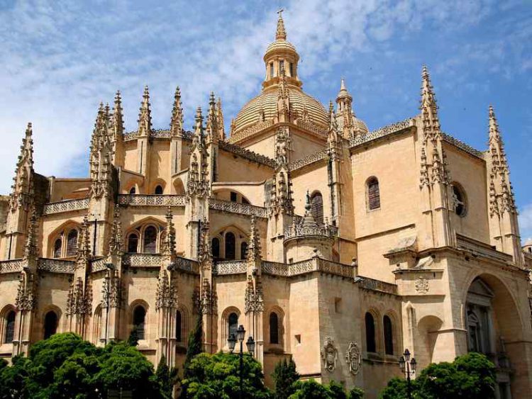 Segovia, scopri l'affascinante città spagnola--