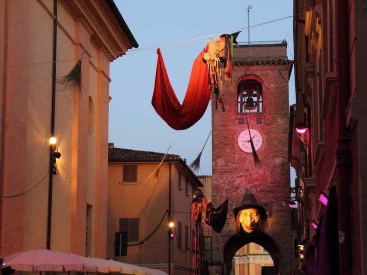 Non perdere l'evento che segna l'inizio dell'estate, dal 21 al 25 Giugno partecipa alla Notte delle Streghe