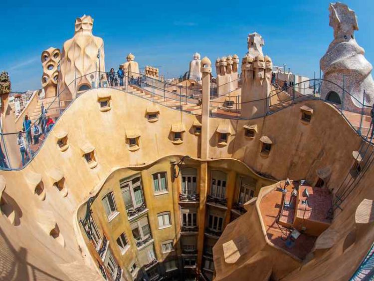 5 destinazioni rovinate dal turismo di massa