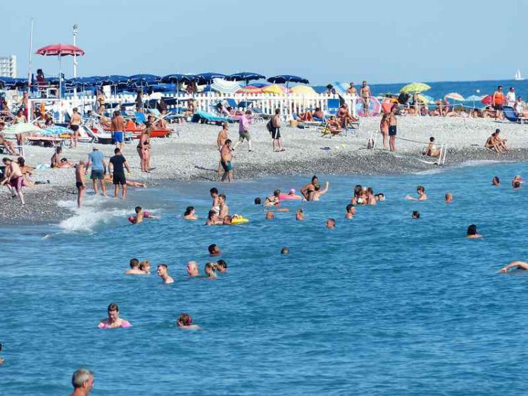Più diritti per i bagnanti, spiagge liberate dai giudici