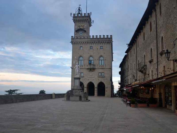 Rocche e castelli alle spalle della riviera romagnola