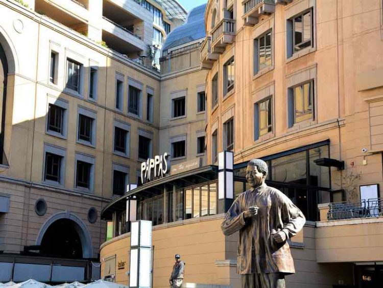 Simbolo di lotta per la libertà, oggi 18 luglio ricordiamo Nelson Mandela