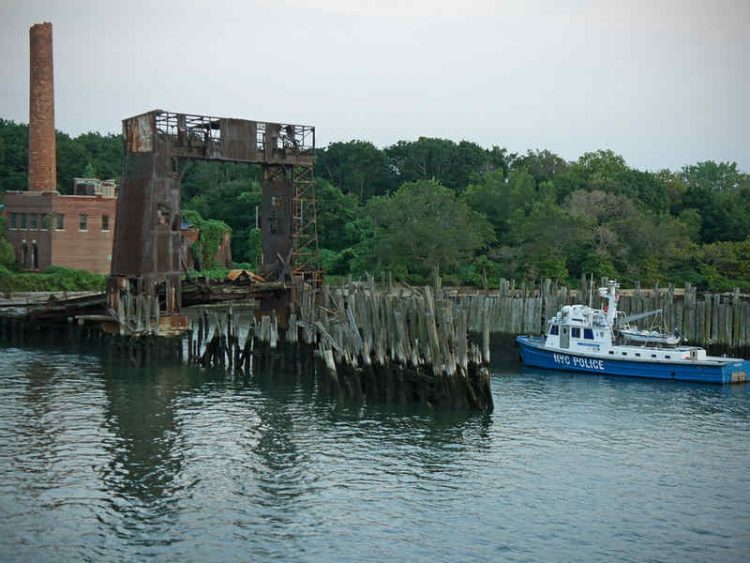 New York, un'isola da brividi a pochi metri dal caos