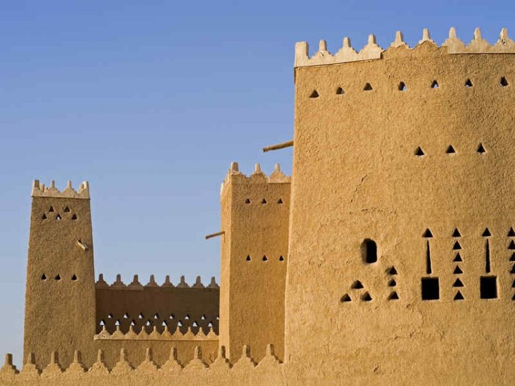 Cascata di sabbia, il fenomeno incredibile in Arabia Saudita