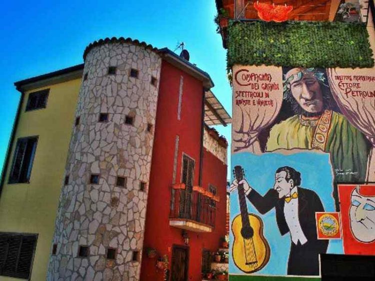 Alla scoperta dei murales che decorano Sant'angelo le fratte 