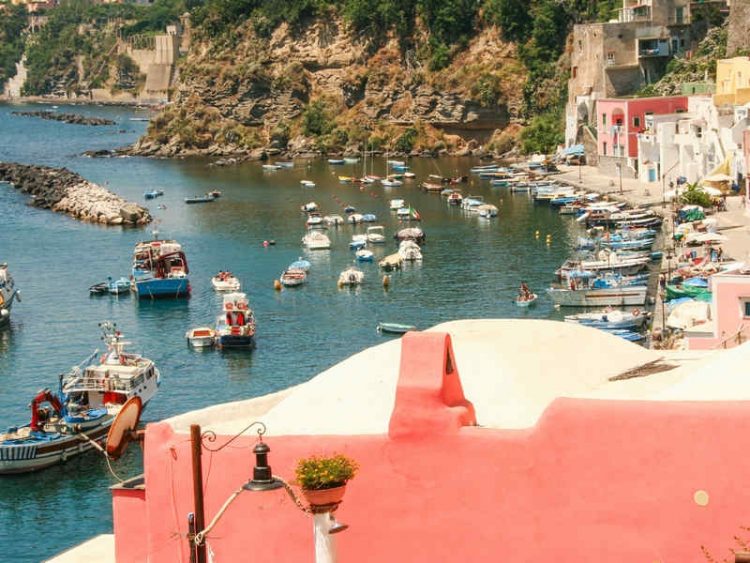 Procida, il piccolo paradiso nel golfo di Napoli