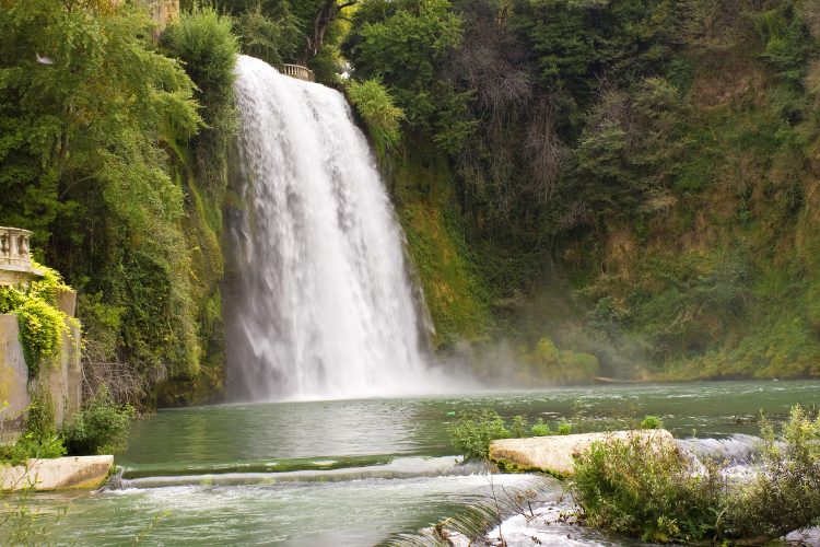 Cascata al centro della città, l'inedito spettacolo nel Lazio