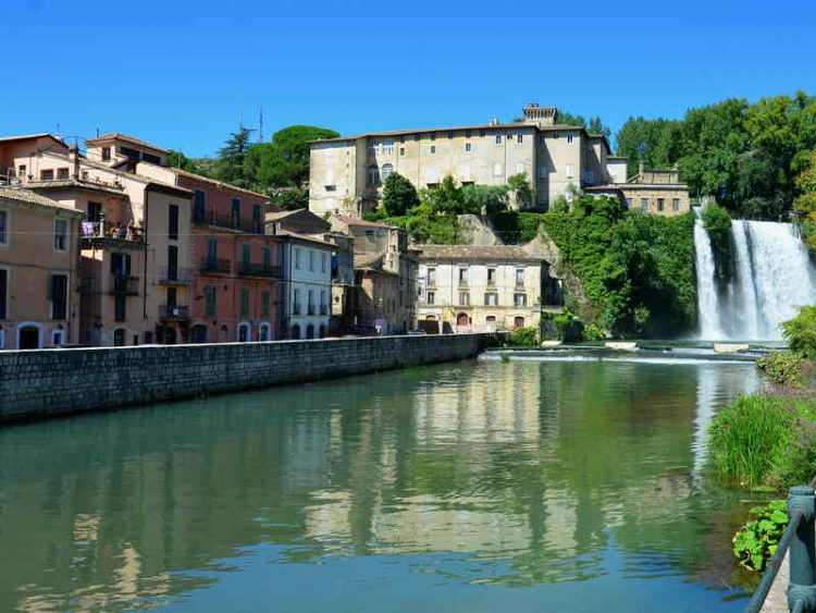 Cascata al centro della città, l'inedito spettacolo nel Lazio
