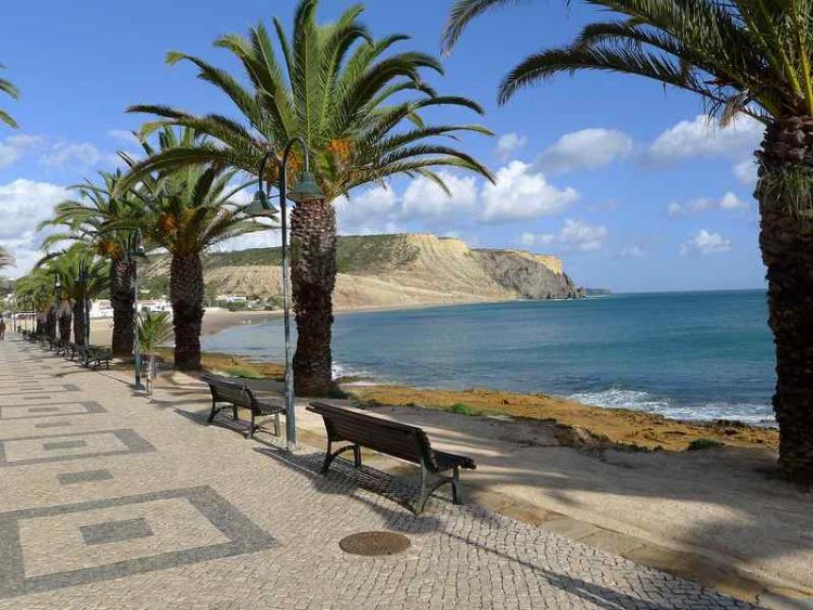 Pista ciclabile lungo il mare