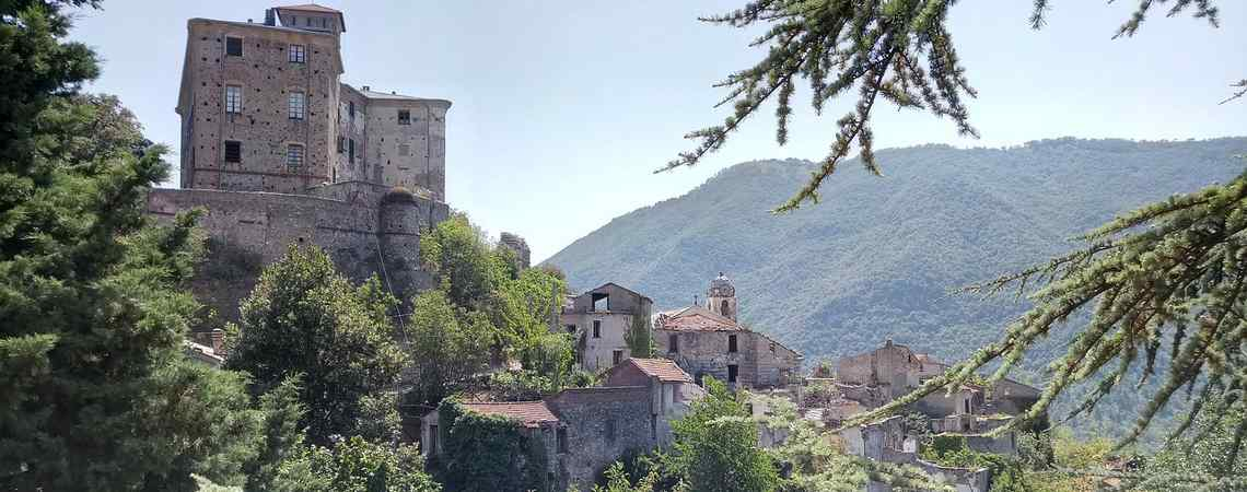 Sigue leyendo Savona: il borgo abbandonato che sembra un film