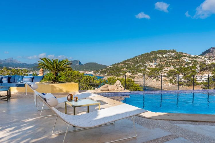 Sigue leyendo Airbnb nel Castello di The Crown alle Baleari: un sogno reale!